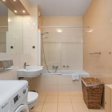 Apartment Obrzezna 1 By Homeprime *